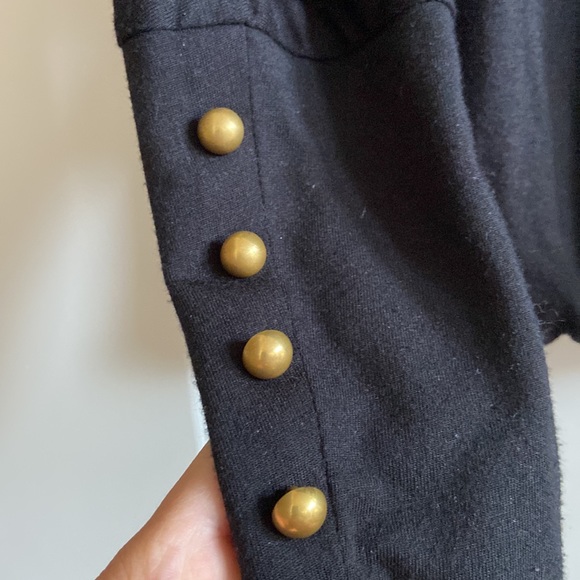 Beautiful gold button detail top in size M - Picture 2 of 3